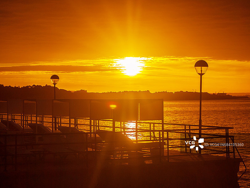 西班牙马略卡岛卡尔维亚-塞斯伊列特斯日出图片素材