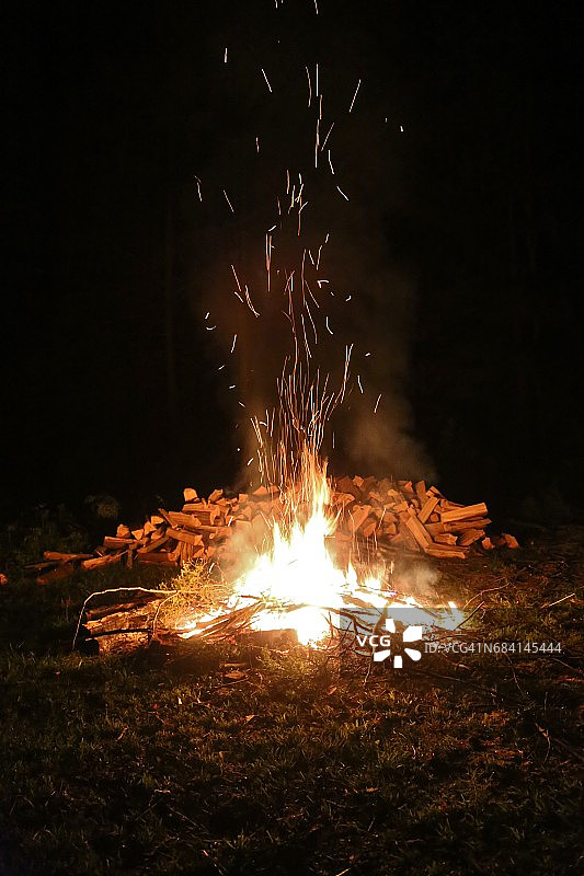 大型篝火图片素材