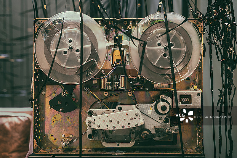 损坏的盘式磁带图片素材