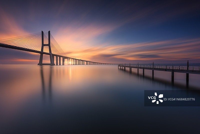 瓦斯科·达·伽马大桥图片素材