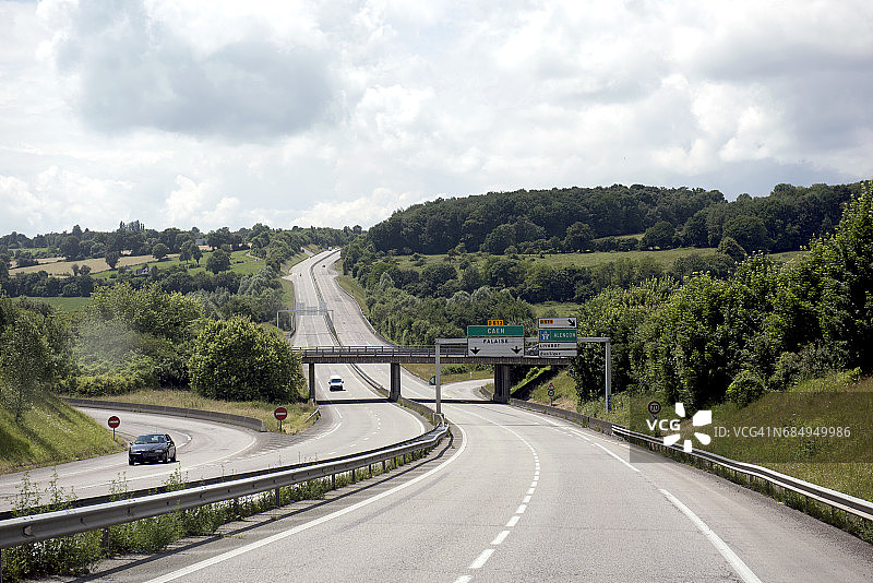 法国西北部诺曼底地区利雪附近的高速公路图片素材