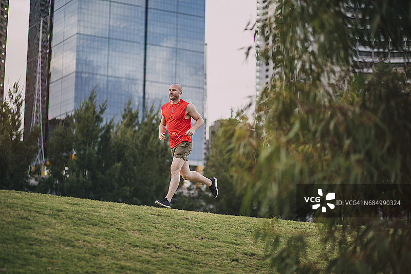 在公园里慢跑图片素材