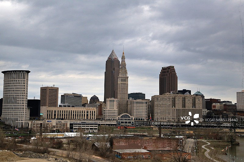 阴天之上的克利夫兰天际线图片素材