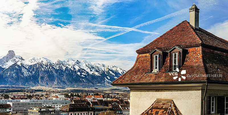 瑞士图恩市的雪山壮丽全景图片素材