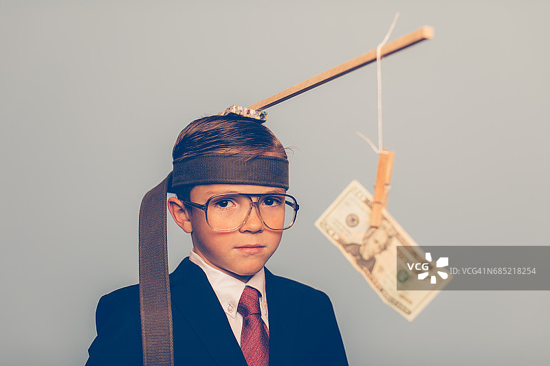 有动力的年轻商务男孩图片素材