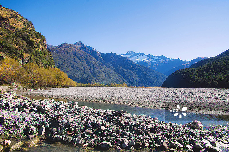马图基图基河与阿斯帕林山图片素材