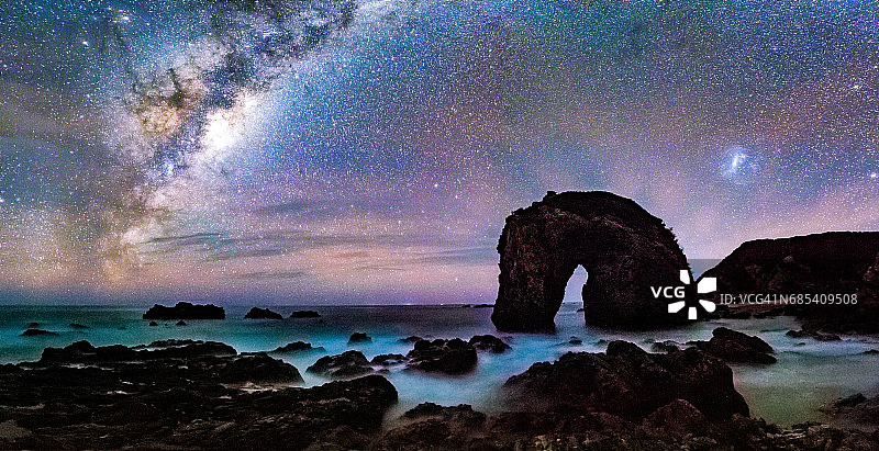 新南威尔士海岸马头岩上空的银河图片素材