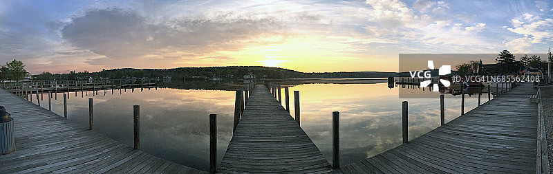 美国新罕布什尔州梅雷迪思的城镇码头图片素材