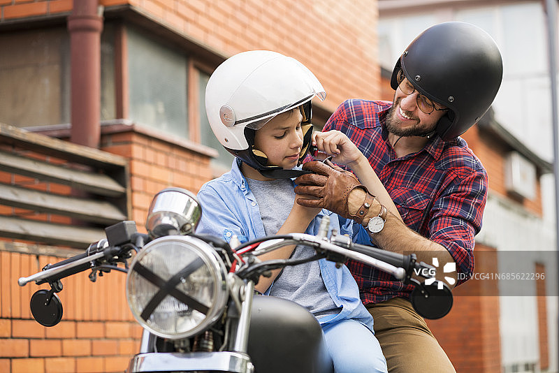 与父亲共度的美好时光图片素材