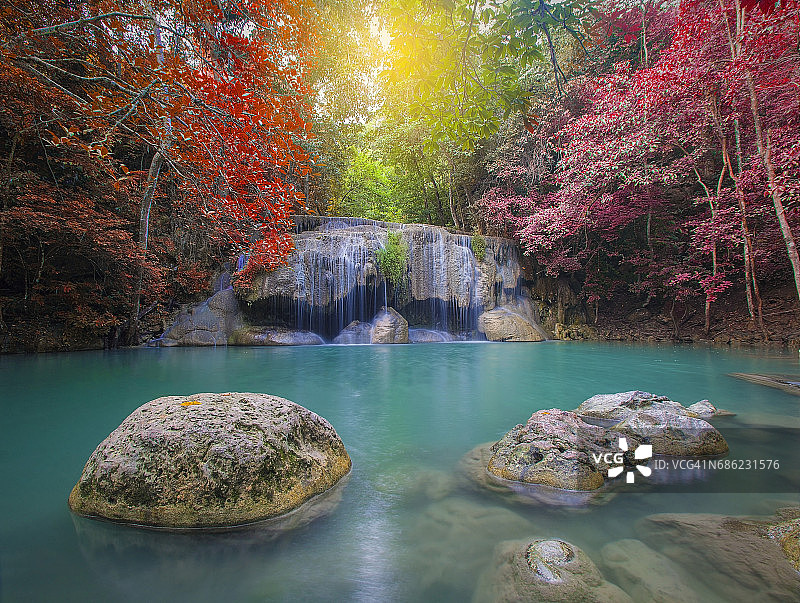 Erawan瀑布图片素材