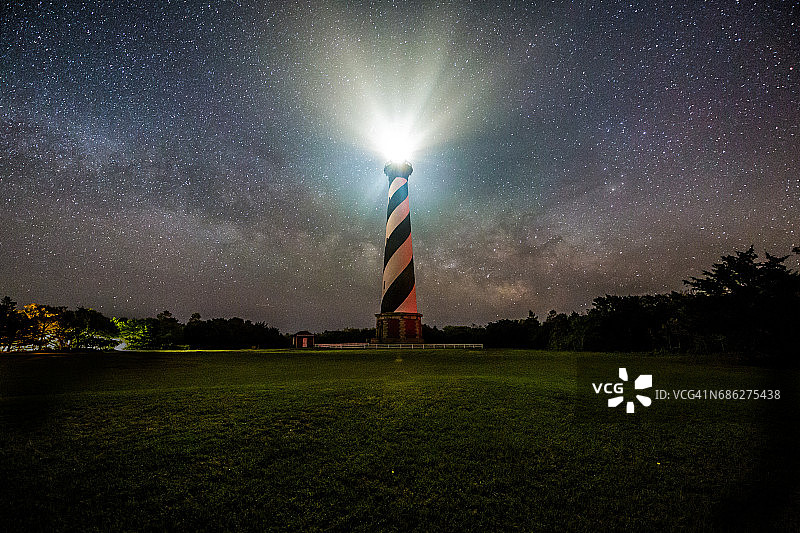 夜晚的哈特拉斯角灯塔图片素材