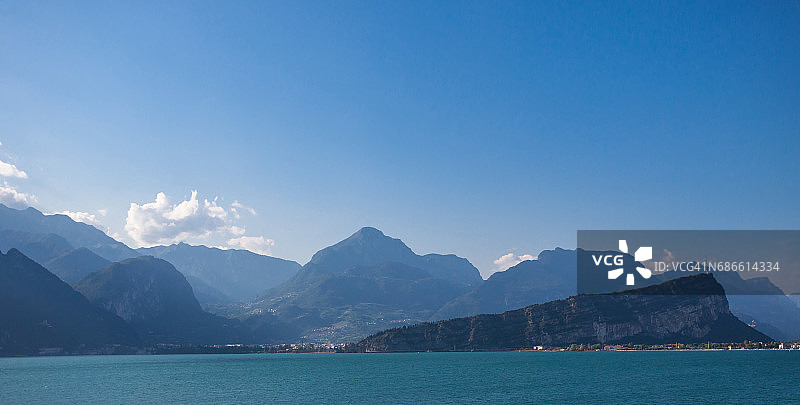 意大利加尔达湖托尔博莱和里瓦景色图片素材