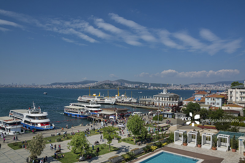 土耳其伊斯坦布尔王子群岛的轮渡港口高角度景观图片素材