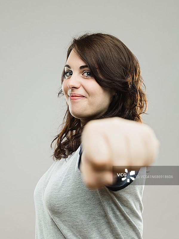 准备战斗的真实女人图片素材