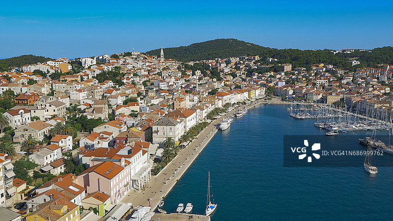 马里洛希尼港口的船只图片素材