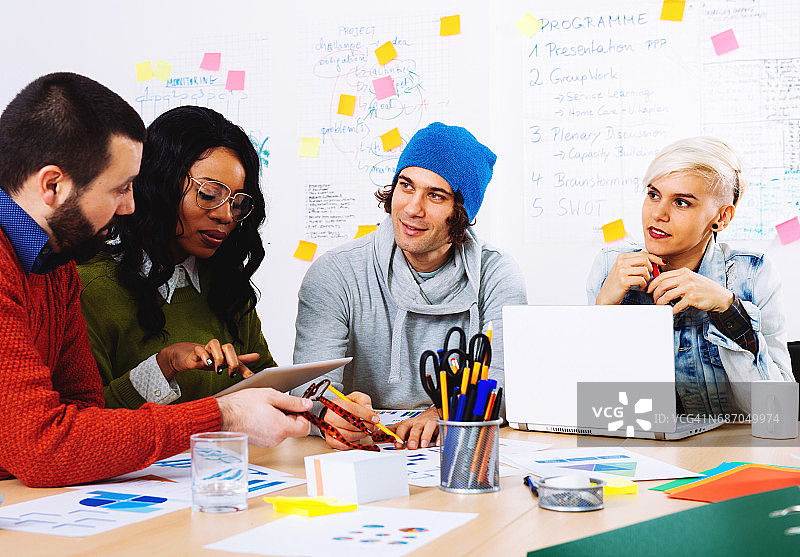 商业面临诸多挑战图片素材