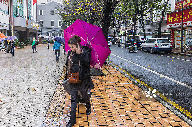 长寿街上的女子图片素材