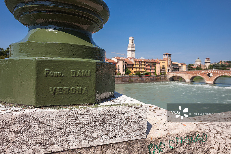 意大利维罗纳的铸铁灯柱图片素材