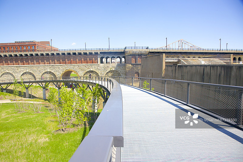 圣路易斯公园的新钢制走道图片素材