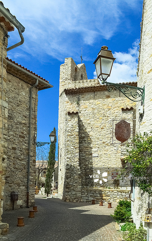 法国莱卡斯泰莱老镇：普罗旺斯传统中世纪建筑图片素材