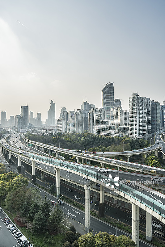 上海高速公路白天的鸟瞰图图片素材
