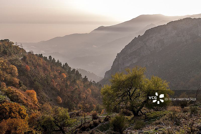 芒通山区锡里科卡峰图片素材