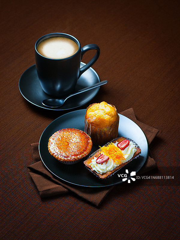 特色咖啡和糕点图片素材