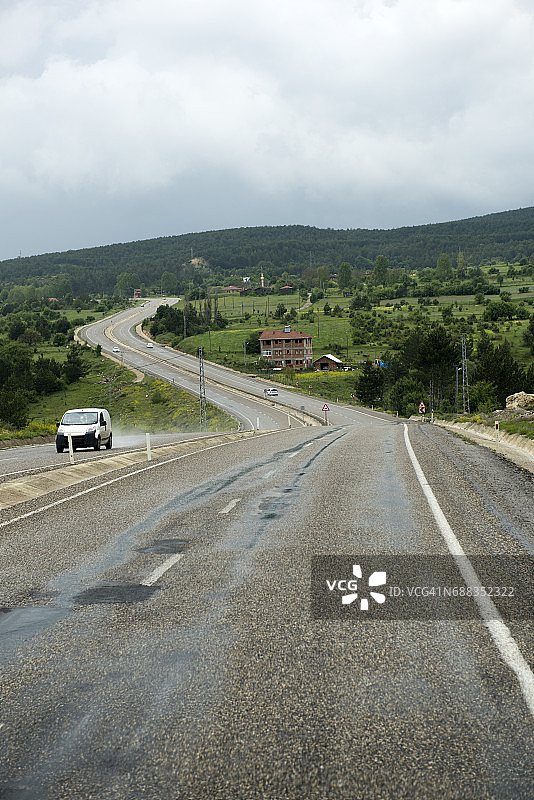 卡斯塔莫努附近的公路，黑海地区，土耳其图片素材