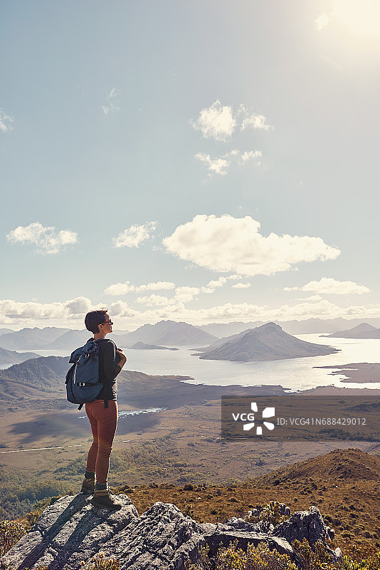 只要坚持攀登，就能到达每个山顶图片素材