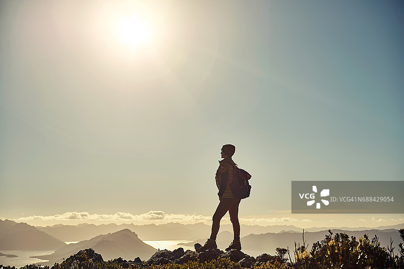 攀登的每一座高峰都教会你一些东西图片素材