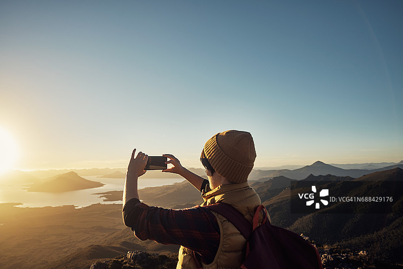 她不错过任何时刻图片素材