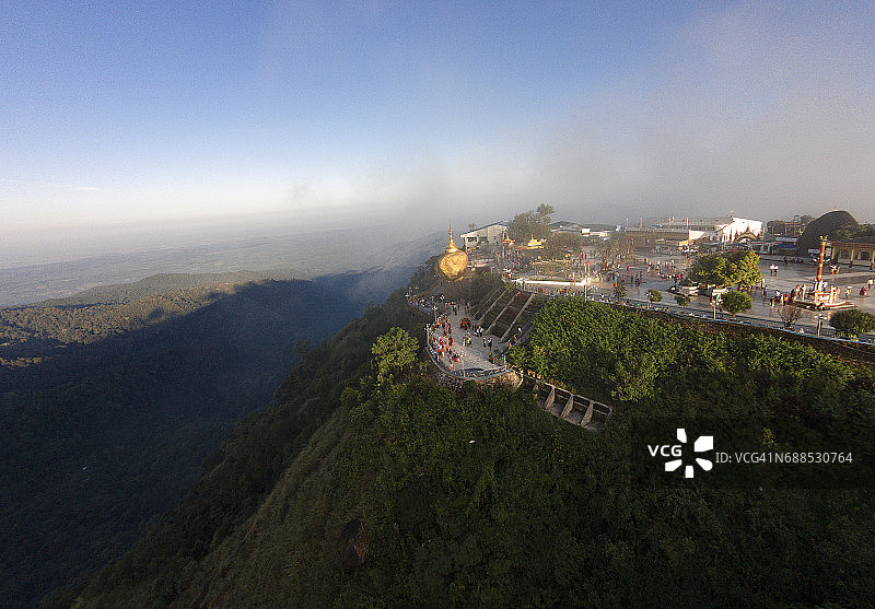 缅甸孟邦吉谛瑜佛塔早晨金岩航拍图图片素材