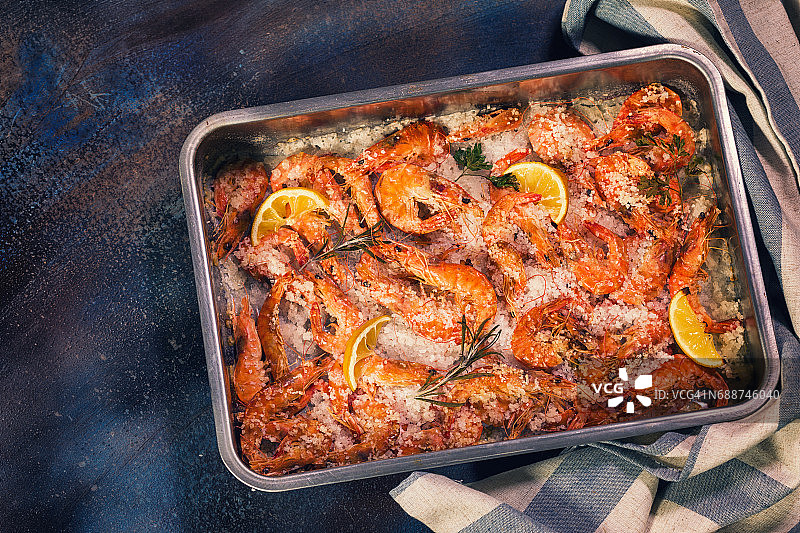 新鲜烤制的虾图片素材