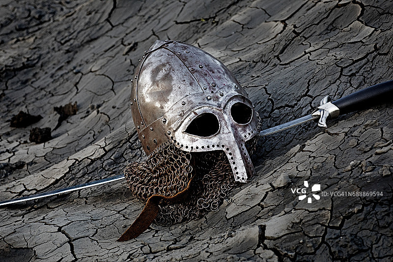 维京剑、头盔和装备图片素材