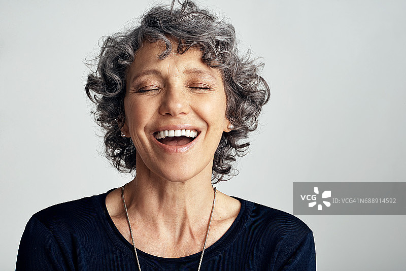 拥抱生活中的喜悦图片素材