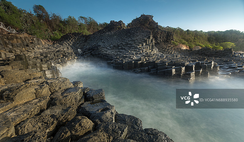 越南富安省绥和市Ganh Da Dia玄武岩石滩的壮丽自然风光图片素材