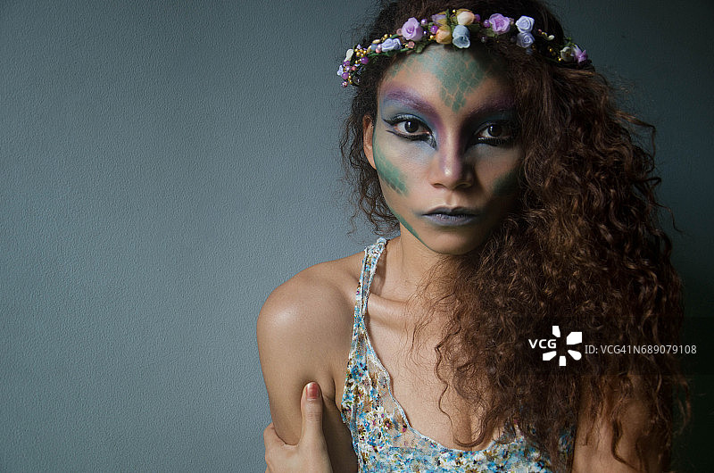 奇幻妆容女性肖像图片素材
