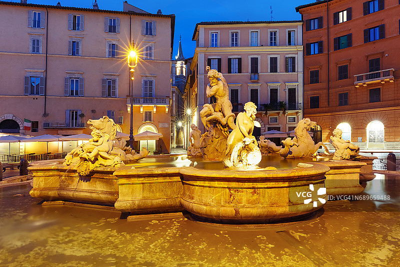 意大利罗马纳沃纳广场的海王星喷泉图片素材
