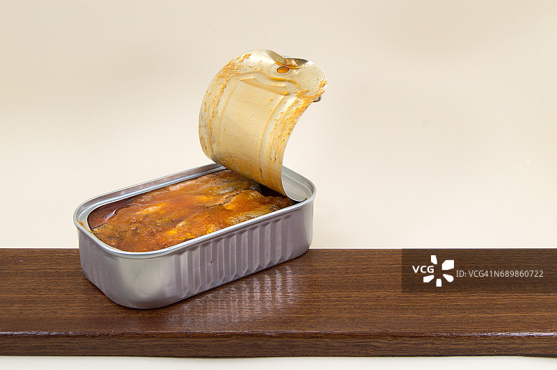 番茄酱沙丁鱼罐头图片素材