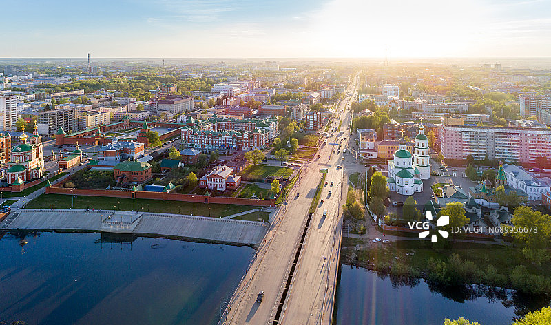 约什卡尔奥拉的车桥鸟瞰图图片素材