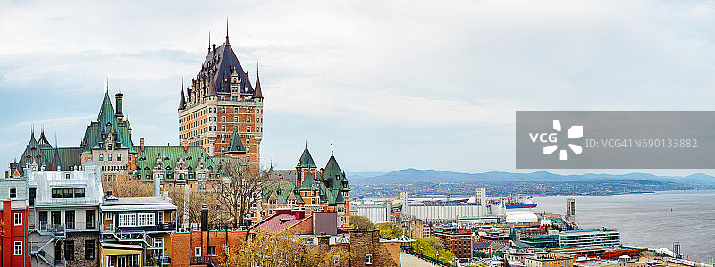 阴天春日下的魁北克市全景天际线图片素材