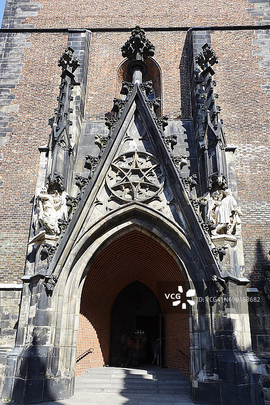 通往汉诺威集市教堂的门口图片素材