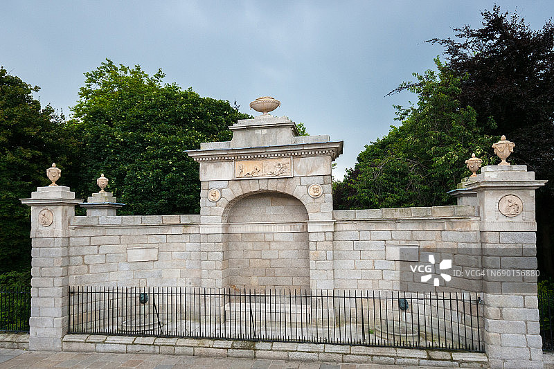 爱尔兰都柏林市梅里恩广场公园外的纪念碑图片素材