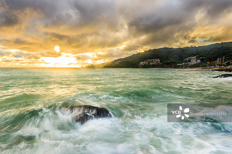 普吉岛芭东海滩图片素材