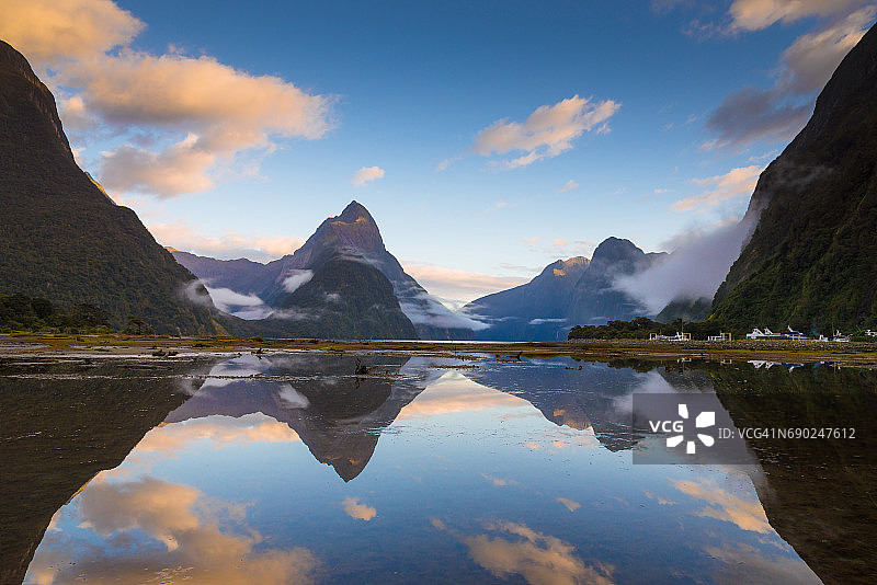 米尔福德海湾。新西兰峡湾国家公园图片素材