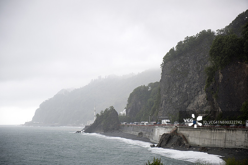 土耳其阿尔特温省霍帕区萨尔普附近的黑海海岸图片素材