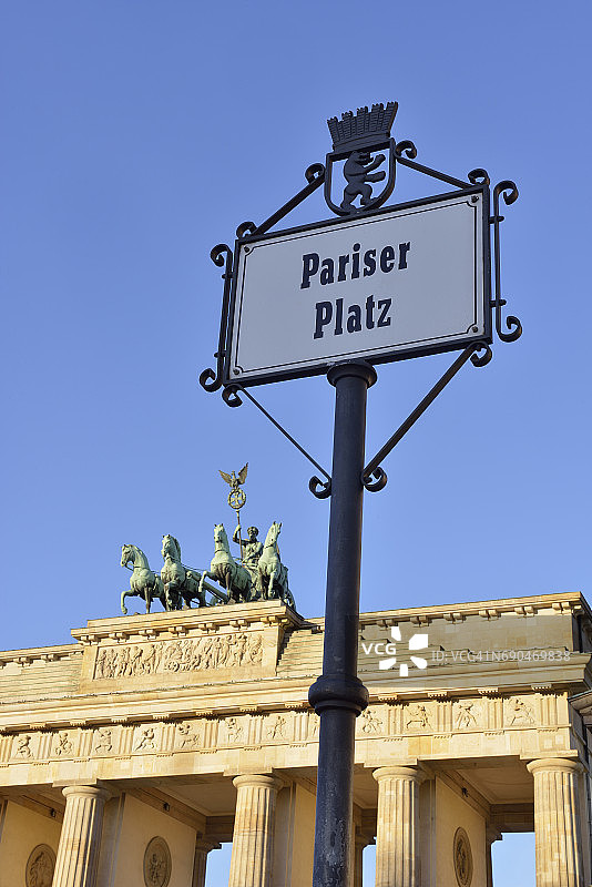 巴黎广场勃兰登堡门四轮马车雕像图片素材