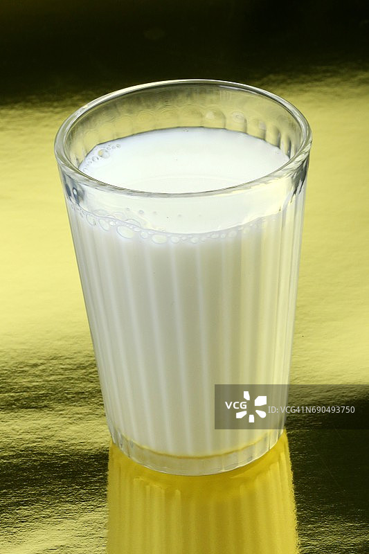 一杯纯牛奶（普通牛）图片素材