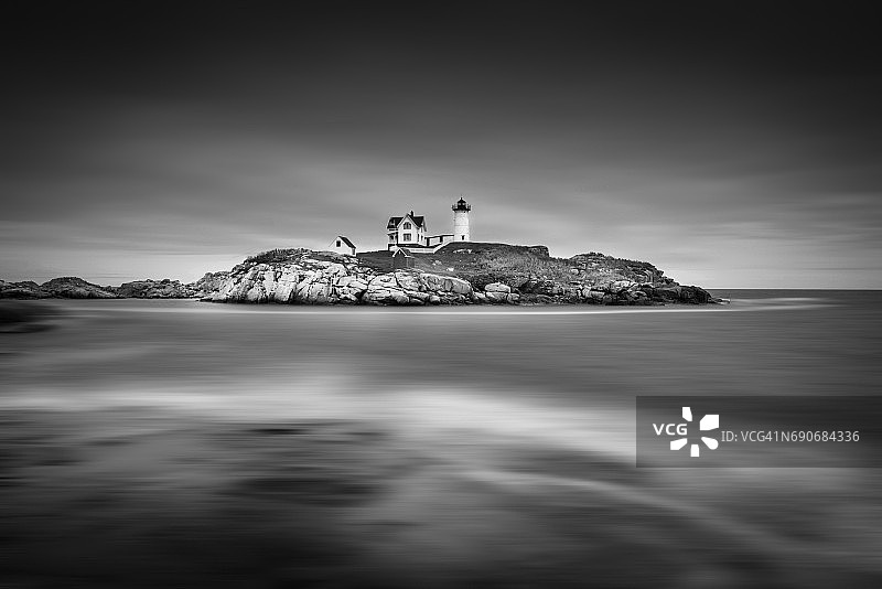 缅因州海岸线和纳布尔灯塔图片素材