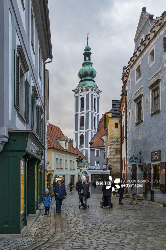 克鲁姆洛夫老街和圣约斯特教堂图片素材